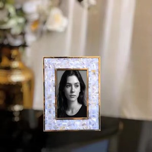 กรอบรูปมุกคุณภาพพรีเมียม ลายดอกไม้ งานแฮนด์เมด สำหรับตั้งโต๊ะ ตกแต่งบ้าน กรอบรูปมุก - Product Image 1