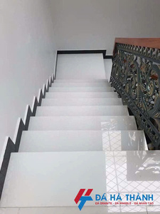 บันไดหินอ่อนสีขาวตกแต่งสไตล์โมเดิร์น พื้นผิวขัดเงาป้องกันการลื่น แผ่นหินธรรมชาติสำหรับโครงการเชิงพาณิชย์ - Product Image 4