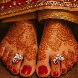 Anillo Ajustable de Plata de Ley 925 para Mujer y Niña, Diseño Elegante con Racimo Floral y Piedras de Circonita Cúbica - Product Image 3