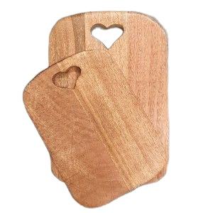 เขียงไม้เนื้อแข็งรูปหัวใจ แข็งแรง ทนทาน ผิวเรียบเนียน ขัดเงา สำหรับใช้ในครัว โรงแรม ร้านอาหาร ในการเตรียมอาหาร - Product Image 3