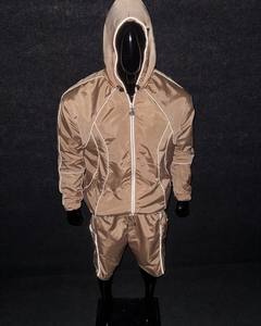 Conjunto de chándal de lujo a prueba de viento con LOGO y gráficos personalizados, transpirable, con sudadera con capucha y pantalón corto, elegante conjunto de camiseta para hombre. - Product Image 2