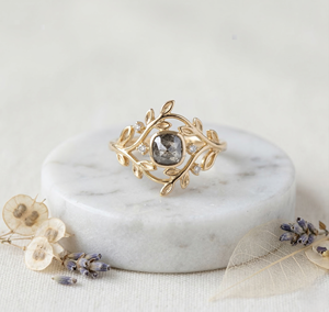 Anillo de Compromiso con Diamante Moteado Galaxy, Forma de Cometa, Joyería Fina, Verificado por IGI, Colección Nupcial Alternativa - Product Image 3