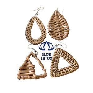Boucles d'oreilles tendance en rotin faites à la main, forme goutte d'eau, style durable, best-seller - Product Image 1