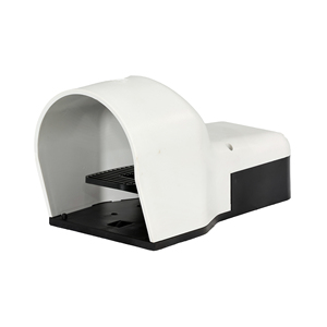 Interruptor de Pedal Industrial CMK con Cubierta - 1NO+1NC, Operación Manos Libres, IP65, 15A/250V, Cuerpo Termoplástico para Máquinas CNC Seguras y Rápidas - Product Image 4