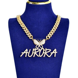 Collier avec plaque nominative AURA de qualité supérieure, pendentif papillon en diamant de laboratoire, pendentif AURA personnalisé en diamant de laboratoire - Product Image 1