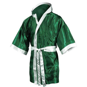 Robe de boxe personnalisée pour la marche au ring – Satin premium à capuche, légère, écologique et personnalisable - Product Image 2