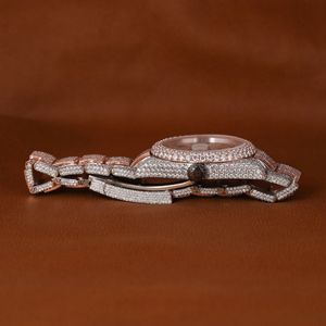 Splendide montre à diamants pour homme, 28 mm, analogique, quartz, luxe, bracelet en moissanite argentée, cadran en cristal saphir, mouvement ETA - Product Image 3