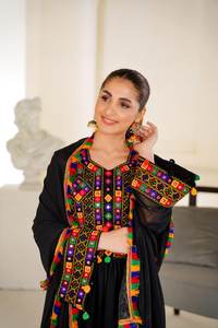 บริการ OEM ชุดเดรสยาวแบบ A-Line 2 ชิ้น สไตล์วินเทจอัฟกานิสถาน พร้อมกางเกงขายาว  ตกแต่งด้วยลูกไม้ ซิปแบบเรียบง่าย กระดุมพู่ห้อยประดับเหรียญโบราณ - Product Image 2