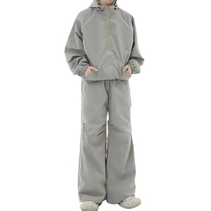 Ensemble de survêtement unisexe gris à capuche, coupe ample, imperméable, décontracté, 2 pièces, couleur unie, polyester, pour l'automne - Product Image 1