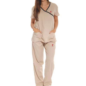 Uniformes Médicos Modernos de Tela Flexible y Ajuste Cómodo para Turnos Intensos, Rendimiento Duradero, Uniforme de Hospital - Product Image 1