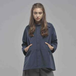 Manteau chic pour femmes ODM avant court et long dos boutonné pour l'automne tissu tissé respirant - Product Image 4