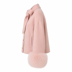 Manteau rose en mélange de laine avec col à nœud et poignets en fourrure, veste courte d'hiver, style élégant, manches longues - Product Image 3