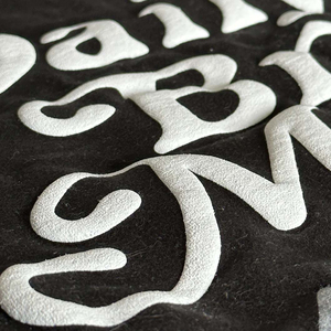 เสื้อฮู้ดพิมพ์ลายพัฟฟ์น้ำหนักเบาสำหรับผู้ชาย ดีไซน์สวยที่สุด ความยาวสั้น น้ำหนักเบา พิมพ์โลโก้ตามสั่ง ผ้าฝ้าย 100% - Product Image 4