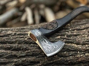 Hacha de cabeza hecha a mano para exteriores, personalizada, con hoja de acero de alto carbono de 18 pulgadas y mango de madera grabado, de grado industrial. - Product Image 4