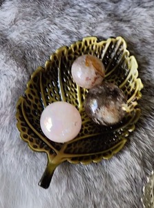Assiette décorative en forme de feuille d'or de haute qualité, idéale pour la présentation et le service de luxe, parfaite pour la maison, la cuisine, les cafés et la décoration d'événements, provenant d'Inde. - Product Image 6