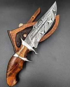 Couteau de chasse Bowie en acier Damas fait main sur mesure avec étui en cuir véritable, couteau de survie pour le camping en plein air - Product Image 1