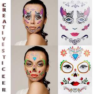 Tatuaje Temporal de Halloween con Purpurina de Rosas Rojas y Calavera de Azúcar del Día de Muertos para Amantes de las Rosas Rojas y de las Calaveras - Product Image 4