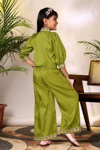 Conjunto de Top Bordado Étnico Verde de Moda con Pantalones Palazzo para Niñas – Ropa de Fiesta con Lentejuelas - Product Image 2