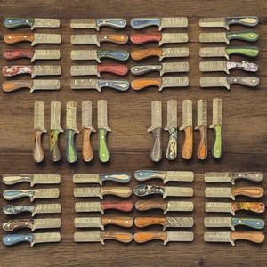 Couteau de boucher professionnel en acier Damas pour la vente en gros |   Couteau à lame pointue avec manche en bois de Pakka |   Couteau de camping durable OEM - Product Image 1