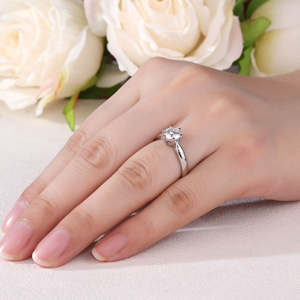 Bague en argent plaqué Royal Grace Celeste Bloom Timeless Crown Pure Promise Lab Grown Diamond Reverie Vintage certifiée IGI - Product Image 4