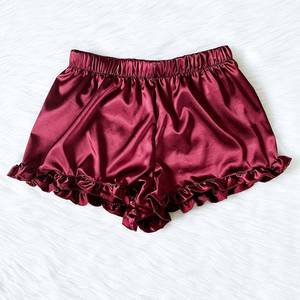 Shorts en satin rose pour femme avec volants, taille élastique, taille mi-haute, style doux, coupe régulière, respirant, 100 % soie - Product Image 3