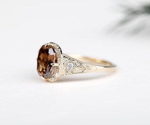 Bague de fiançailles en diamant de laboratoire couleur fantaisie, or massif 14 carats, sertissage clos, diamant marron taille coussin cultivé en laboratoire IGI, gravé à la main, unique - Product Image 4