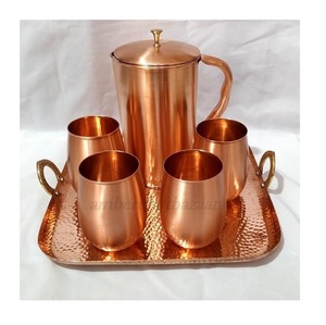 Ensemble de carafe en cuivre pur avec 4 verres et plateau de service martelé |   Ensemble Cadeau de 6 Pièces : Pichet et Gobelet à Eau Ayurvédiques |   Cuivre brossé - Product Image 1