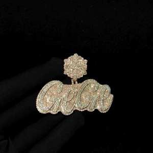 Colgante personalizado de plata 925 con letras estilo hip hop, colgante con nombre personalizado con incrustaciones de moissanita, colgante con inicial y logotipo para hombre - Product Image 1