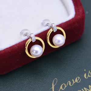 Boucles d'oreilles fines minimalistes en argent S925 avec perles d'eau douce blanches de 6 à 7 mm, forte luminosité, presque parfaites, vente en gros - Product Image 4