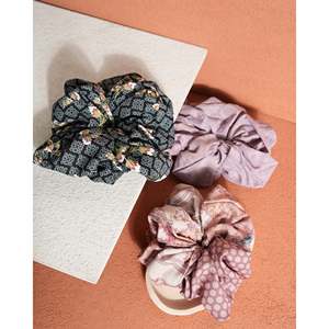 Elegantes Satin-Haargummi für Kinder für Hochzeiten und Partys - Product Image 1