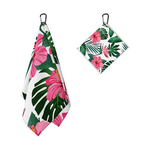 Toalla de golf tipo waffle de tela premium, suave al tacto y diseño duradero, para el mantenimiento y limpieza de equipo deportivo. - Product Image 1