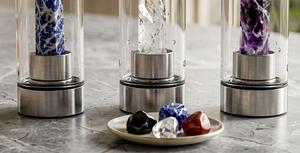 Bouteille d'eau en cristal de pierres précieuses, best-seller, quartz de guérison, pierre précieuse pour boire, personnalisable, moderne, écologique, durable, vente en gros - Product Image 2