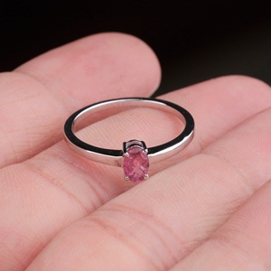 Anillo Solitario de Plata de Ley 925 con Rubí Ovalado Natural de 4 Puntas, Joyería Fina, Memoria Jewels, Venta al Por Mayor - Product Image 5