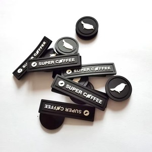 Parches de Silicona con Logotipo Personalizado al por Mayor, con Forma de Corazón, Flor y Alfabeto, Accesorios para Prendas con Relieve 3D - Product Image 3