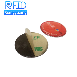 Adhésif 13.56mhz sur métal RFID personnalisé ABS plastique PPS NFC <span class=keywords><strong>Anti</strong></span> métal pièce étiquette <span class=keywords><strong>puce</strong></span> 125khz avec trou étanche pour atout - Product Image 1
