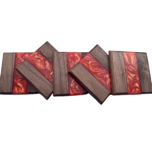 Lot de 4 napperons en bois et résine époxy pour décoration de table rouge et marron pour boisson - Product Image 1
