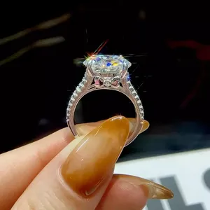 แหวนหมั้นมอสซาไนต์ทรงกลม เงินแท้ 925 ประดับเพชรแบบเฮโล พาเว่ ดีไซน์หรูหรา คล้ายเพชรแท้ เครื่องประดับเจ้าสาว - Product Image 3