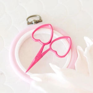 กรรไกรปักลายขนาดเล็ก Little Love - Product Image 2