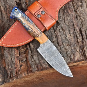 Cuchillo de caza de acero de Damasco forjado a mano, mango de piña, hoja fija de espiga completa con funda de cuero, OEM personalizado - Product Image 3