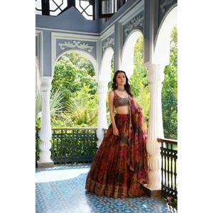 Lehenga Choli de Diseño en Línea A para Fiestas, Cintura Natural con Bordado de Lentejuelas - Product Image 5