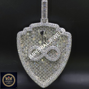 Pendentif Bouclier Bijoux Impériaux Moissanite Taille Baguette Argent 925 Plaqué Rhodium Charme de Luxe Unisexe Cadeau - Product Image 2