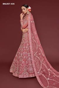 Conjunto de Lehenga-Choli rosa semicosturado con bordado de hilo Zari-Badla y purpurina, de corte en A, con malla suave y pesada, de proveedor de la India. - Product Image 3