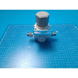 Régulateur de pression pneumatique SMC AR40-04B-A, utilisé comme pièce détachée pour équipement semi-conducteur d'occasion - Product Image 2