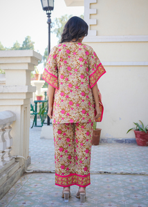 Ensemble coordonné kaftan vintage rose à imprimé floral pour femme, haut en coton à col en V et manches kimono, pantalon confortable pour le quotidien - Product Image 3