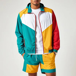 Ensemble deux pièces coupe-vent à capuche avec short et bandes réfléchissantes – Le best-seller pour l'automne - Product Image 1