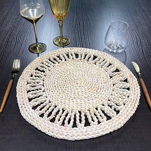 Plato de Ratán Redondo Hecho a Mano para Mesa de Comedor, Decoración de Estilo Bohemio - Product Image 4