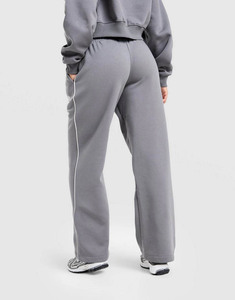 Survêtements pour femmes à logo personnalisé, comprenant un sweat à capuche court zippé style universitaire avec passepoil et un ensemble deux pièces, vêtements de sport respirants - Product Image 3