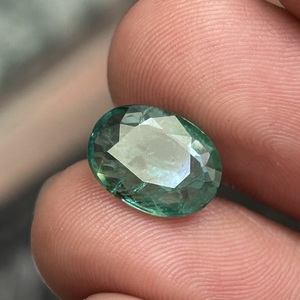 Esmeralda Natural de Zambia de Lujo, 3.25 Quilates, Verde Brillante, Ovalada, para Diseños de Joyería Fina Personalizada Premium - Product Image 3