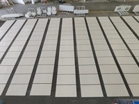 Carreaux de pierre en marbre de calcaire beige français brossé sablé, pierre naturelle pour villa moderne