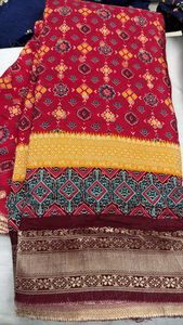 Tissu en viscose pure Dola Silk à imprimé floral de designer, vente en gros, pour vêtements ethniques et usage quotidien décontracté - Product Image 2